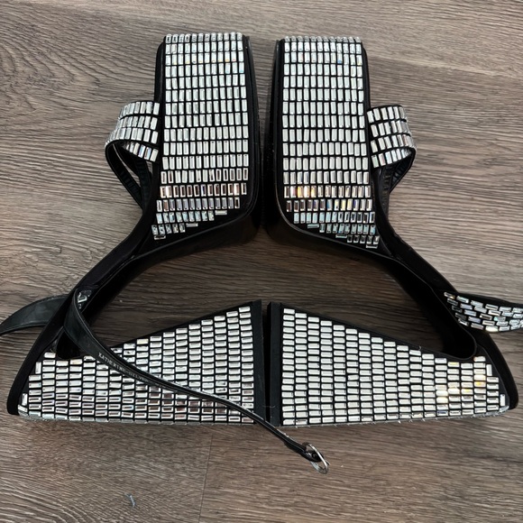 AZALEA WANG
Katherine Ankle Strap
Platform Sandal - Picture 4 of 11